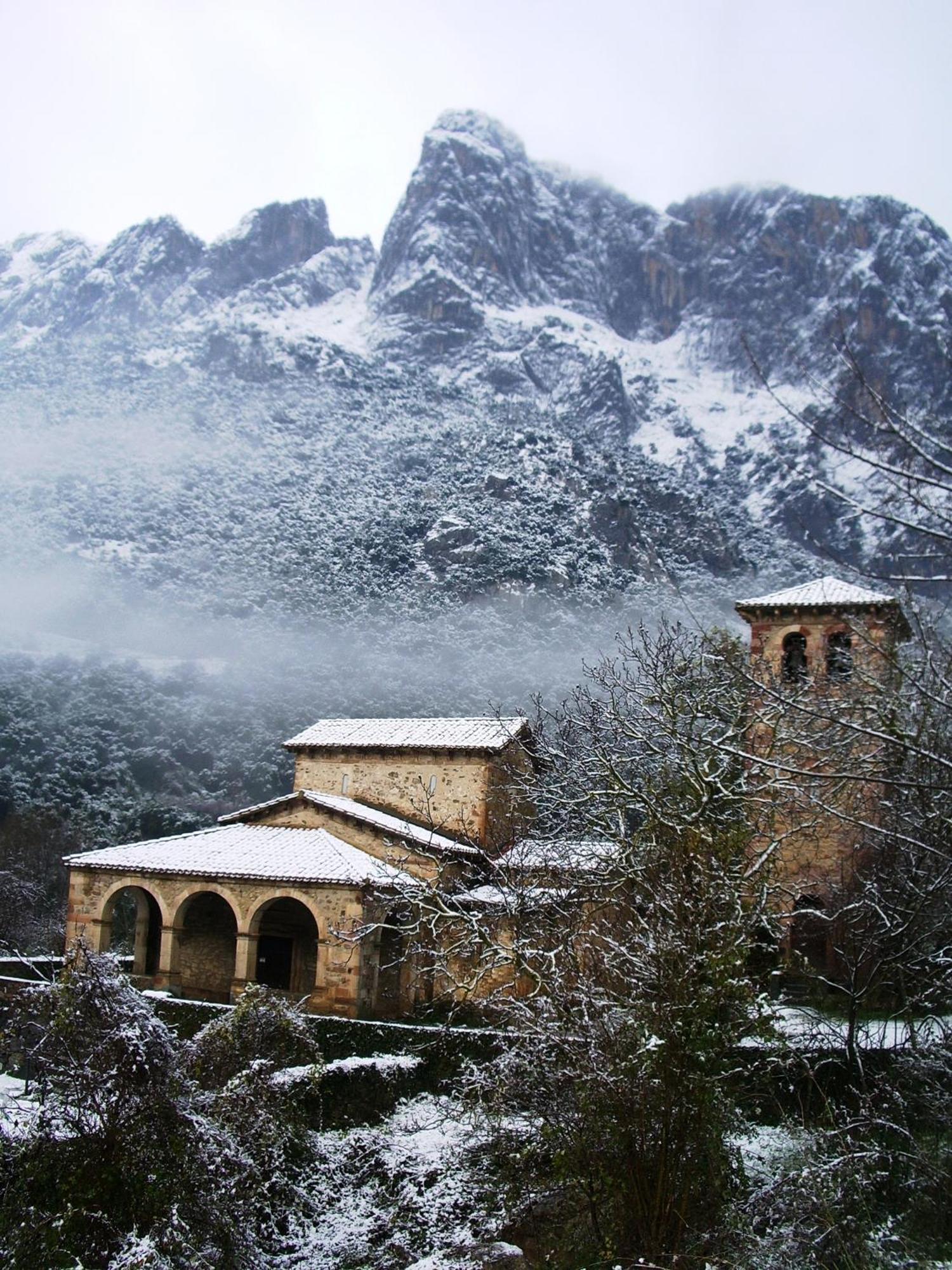 Hosteria Picos De Europa Potes Exterior photo